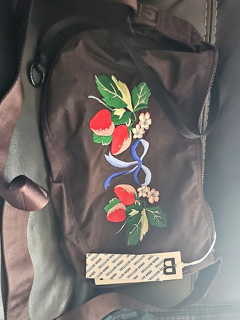Baggu X Urban Outfitters Embroidered Strawberry medium cresent bag in Brown NWT